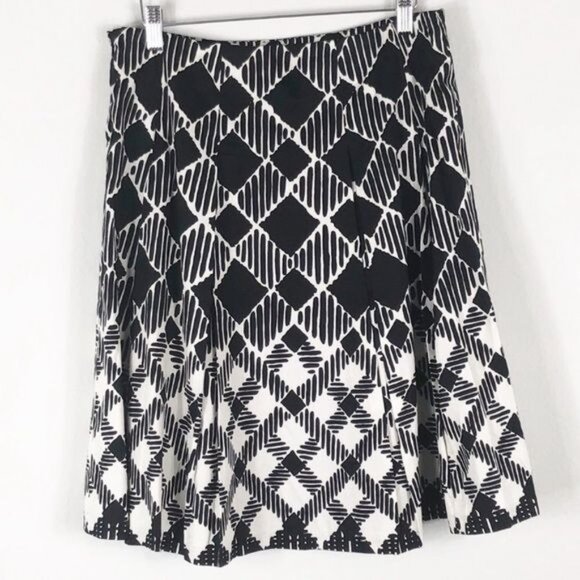 Talbots Black & White Geometric Pleated Lined Skirt Size 4 NWT - Picture 3 of 6